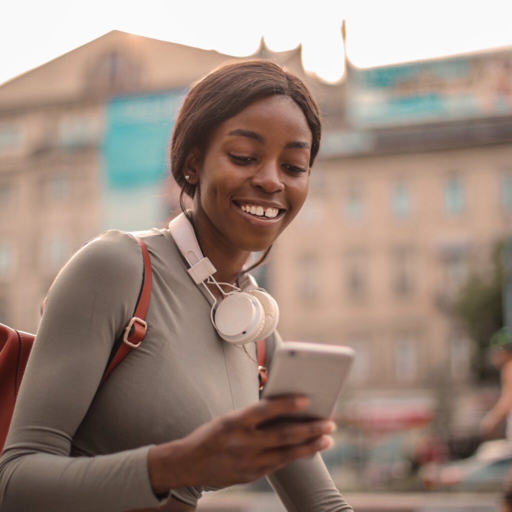 A woman texting on the phone